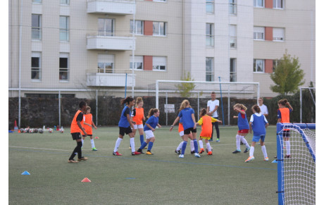 Féminines : les jeunes filles dans l'aventure