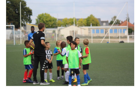 C'est l'heure de la reprise à l'école de foot !