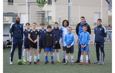 Séance spécifique U13 sous les yeux avisés des attaquants du groupe R1
